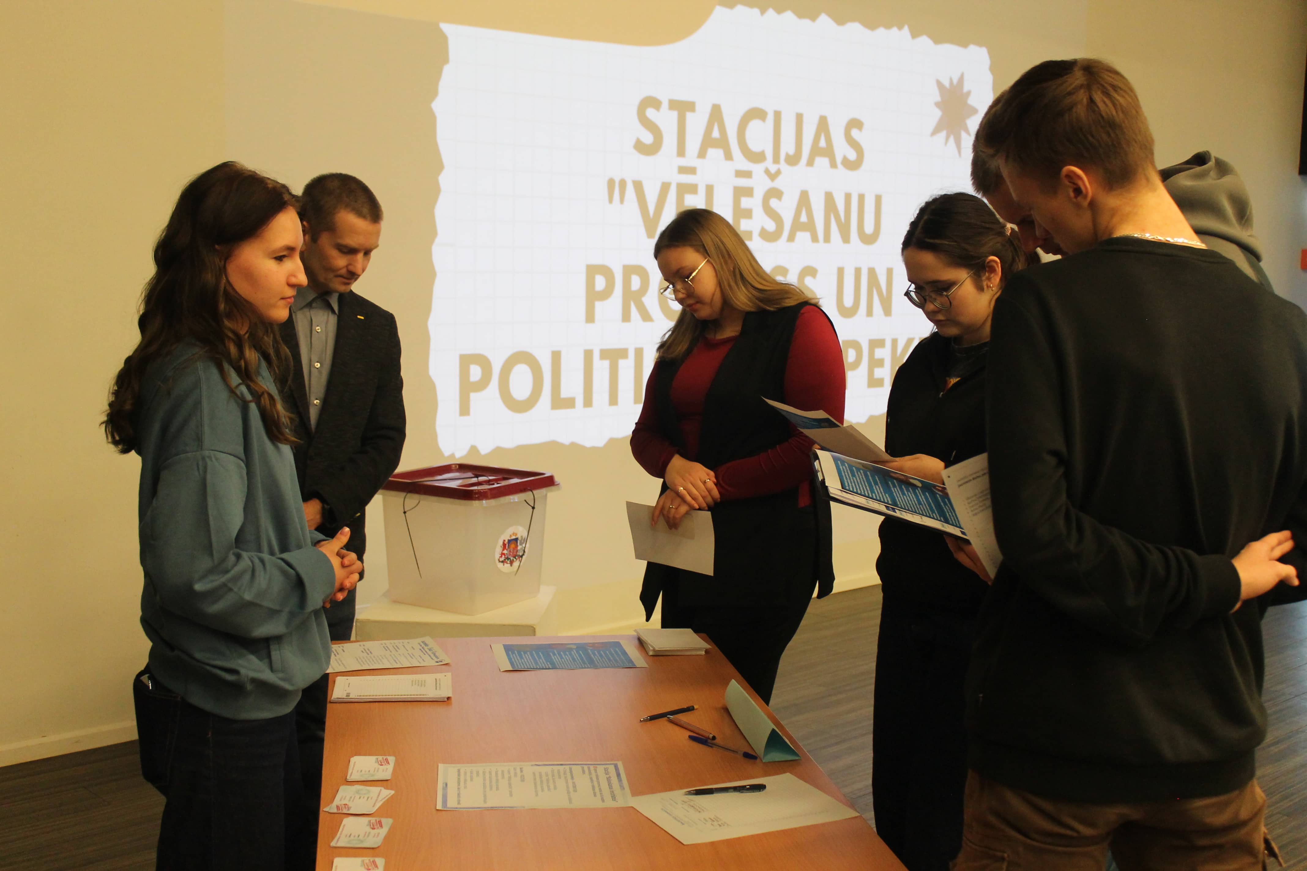 jaunietis-politika_12