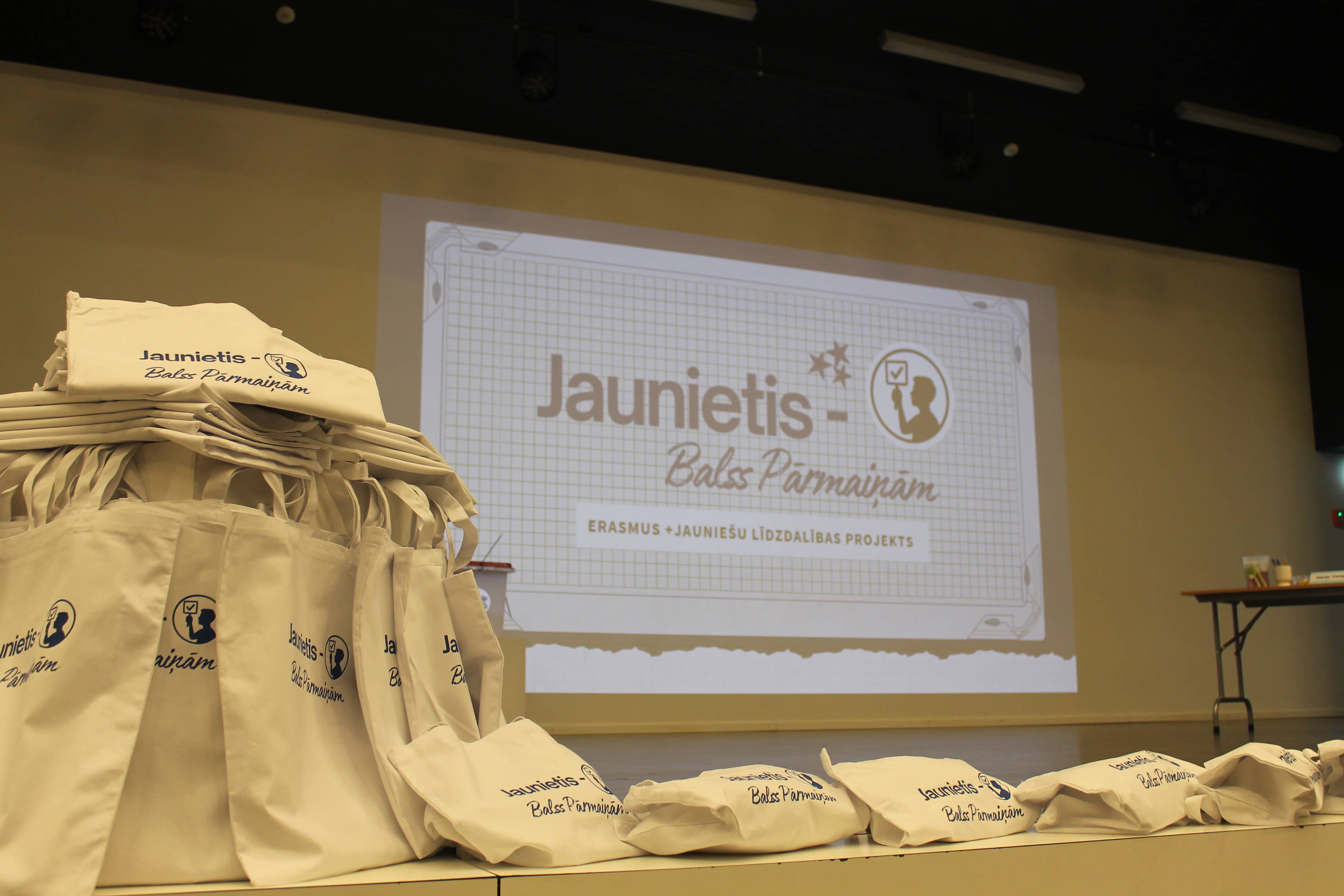 jaunietis-politika_21