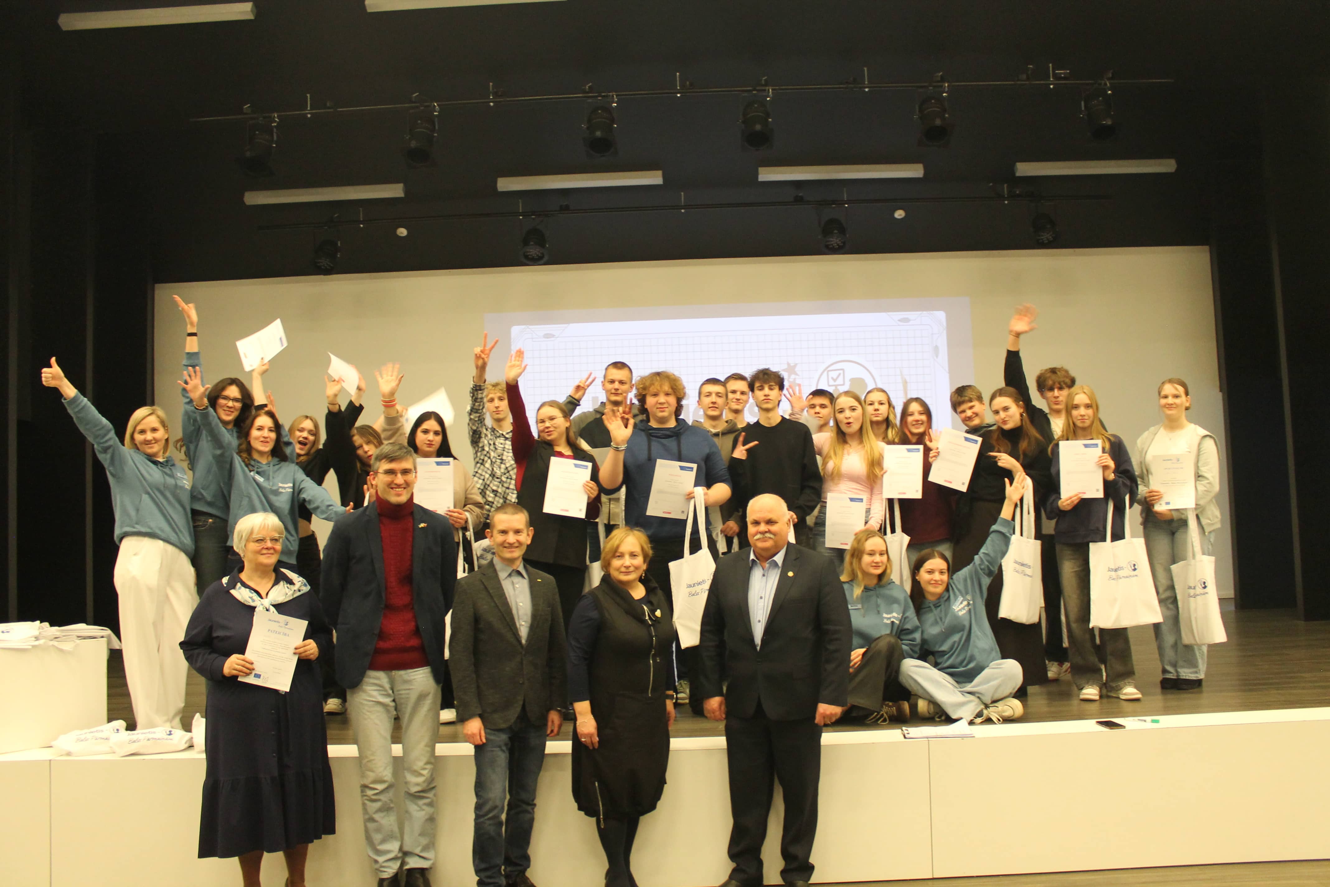 jaunietis-politika_2