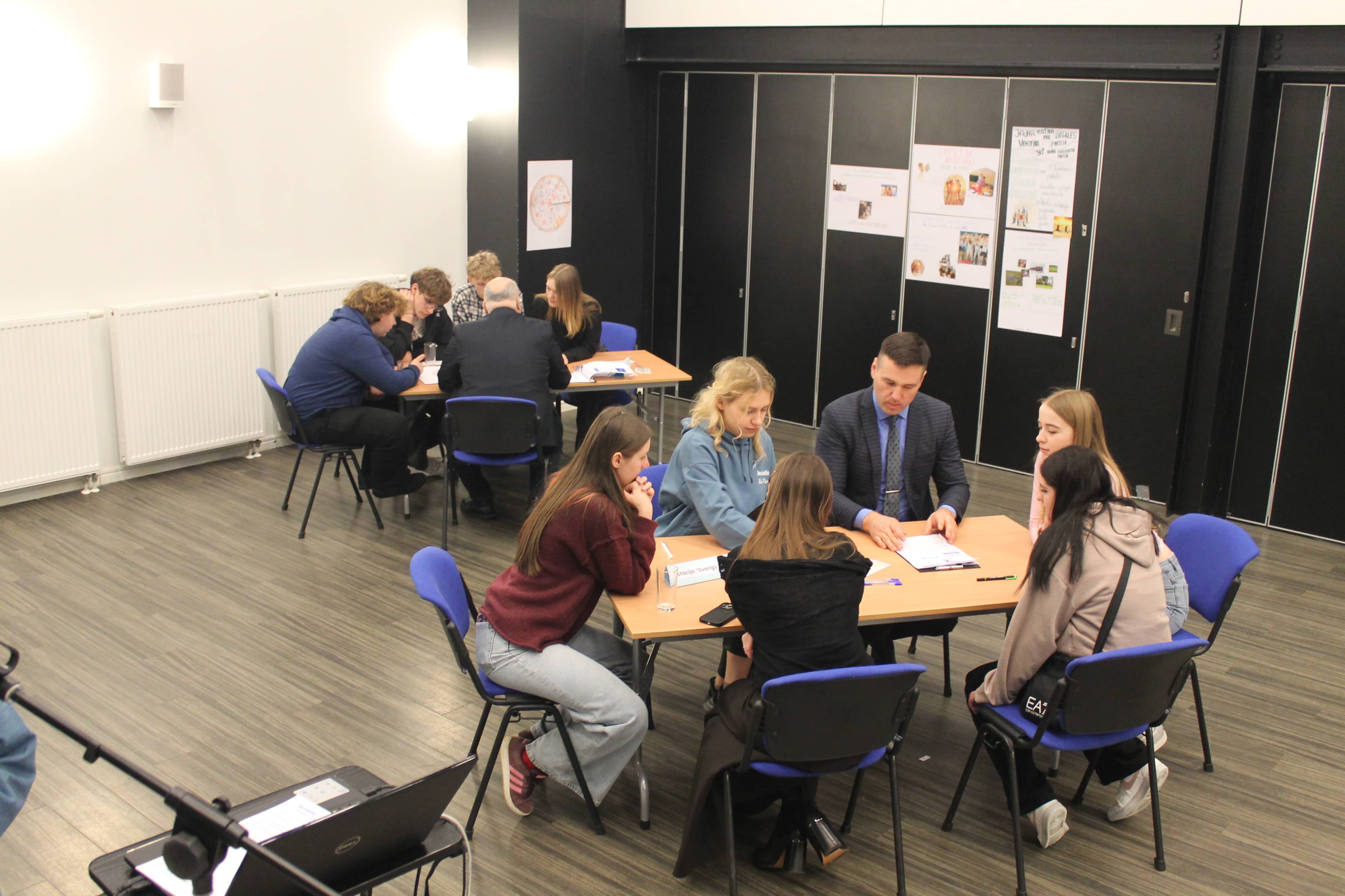 jaunietis-politika_35