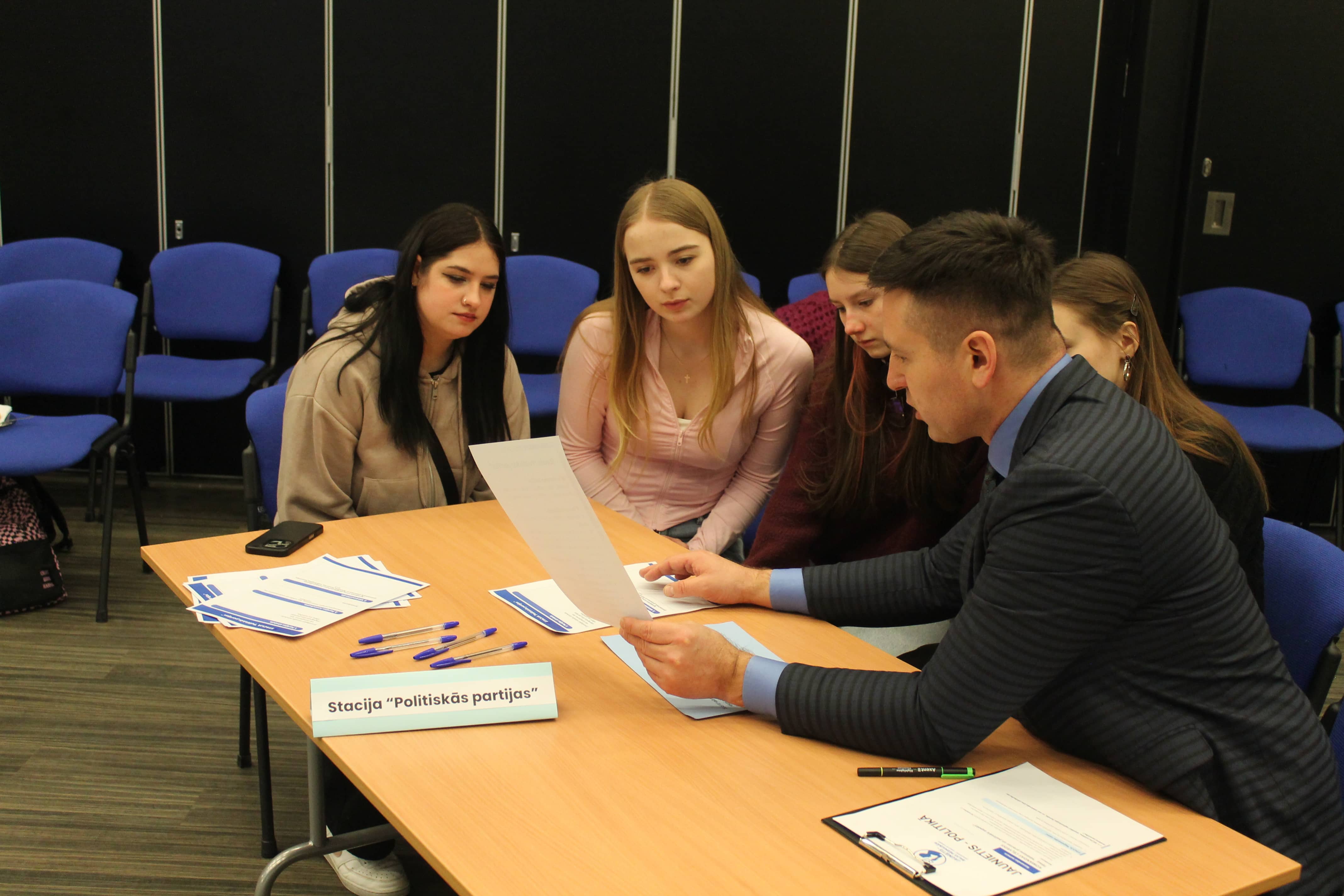 jaunietis-politika_7